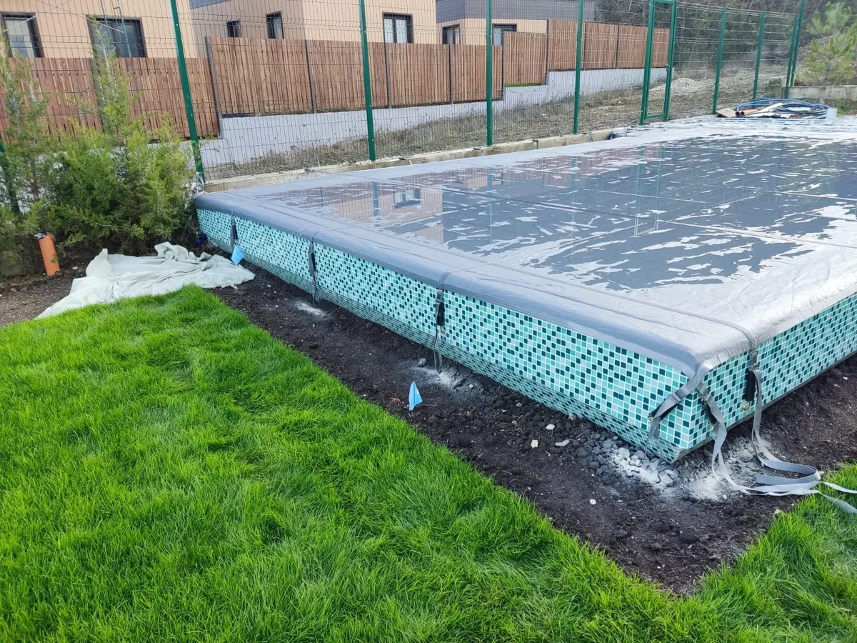 Батутное покрывало на бассейне в Усинске